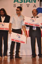 Akshay Kumar at Asian Heart Institute CSR initiative launch in Shanmukhanand Hall, Mumbai on 22nd Sept 2011 (21).JPG